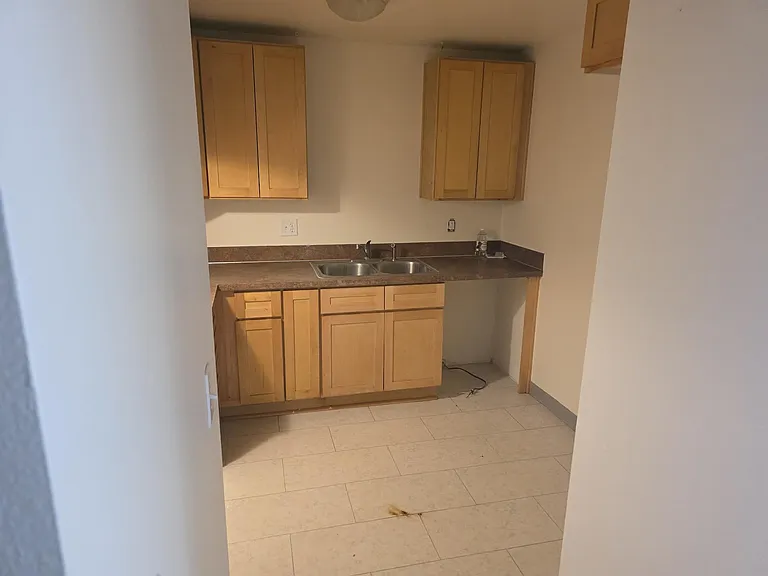 300 Whitesell St W #3 — Photo 6