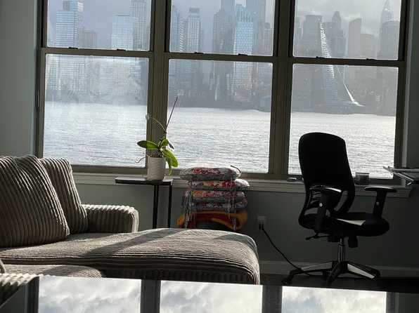 26 Avenue image 1 of 15