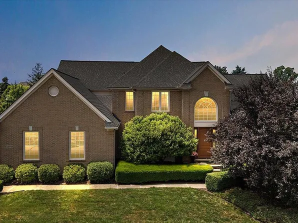 17395 Willow Ridge Dr, Northville, MI 48168