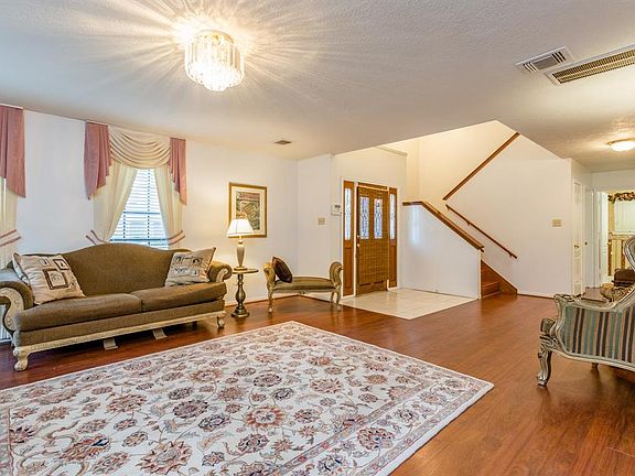 3rd image of 3323 Sturbridge Ln