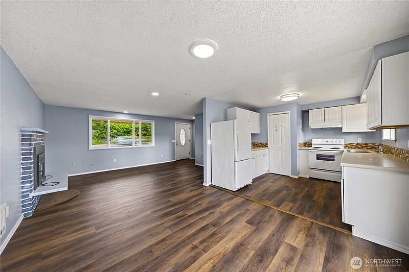 3rd image of 854 SW Heller Street