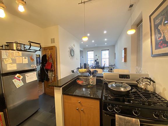 4th image of 1805 N Hermitage Ave APT 1R