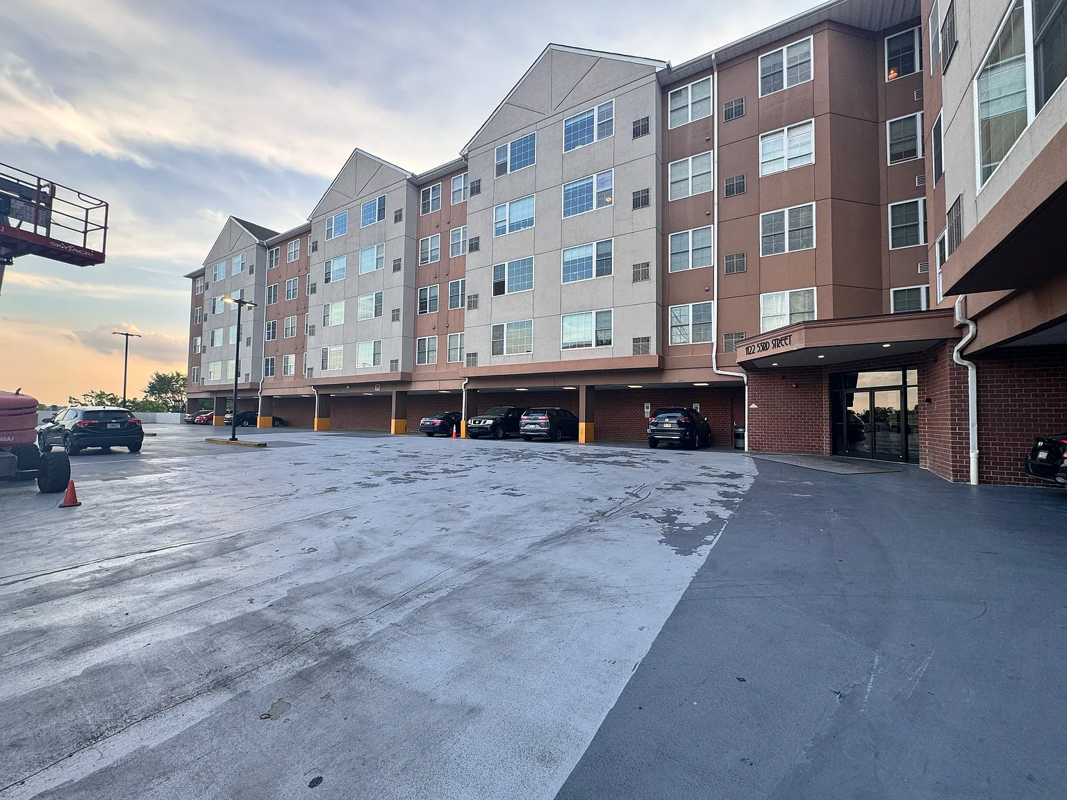 2 bed, 1005 sqft, $2,850 — Photo 2