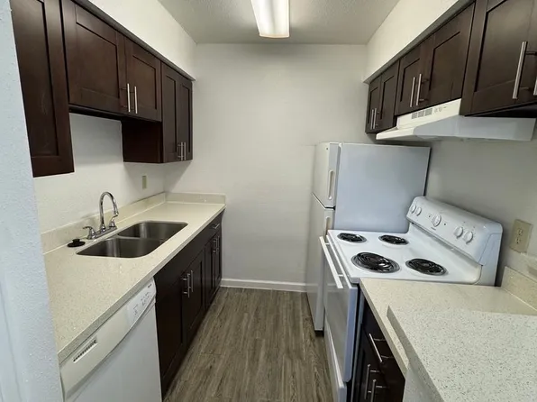 Emerald Cove Apartments