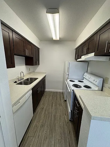 Emerald Cove Apartments Photo 1