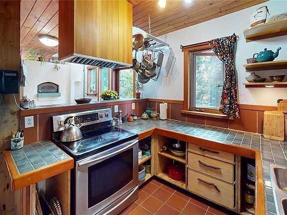 3rd image of 948 Harrison Way