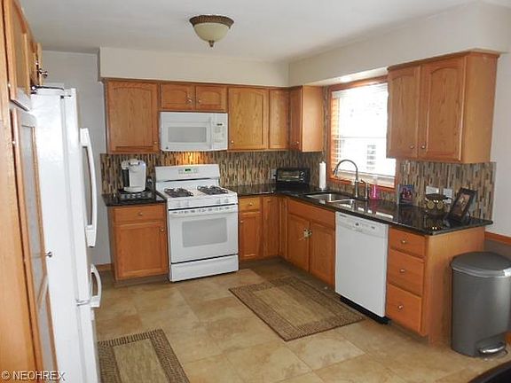 3rd image of 73 Centervale Ave