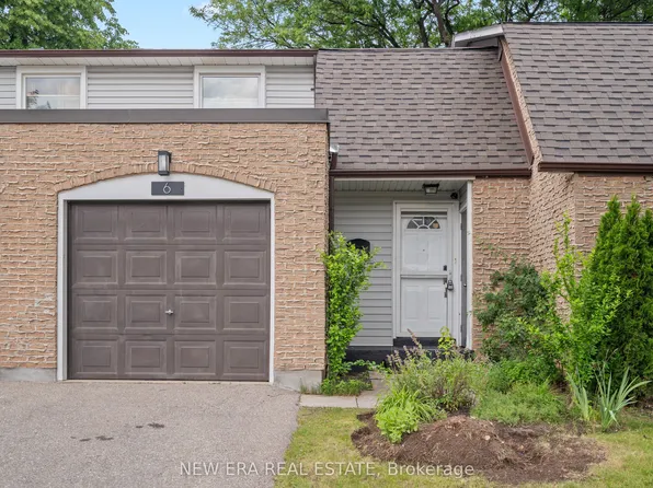 2440 Bromsgrove Rd #6, Mississauga, ON L5J 4J7