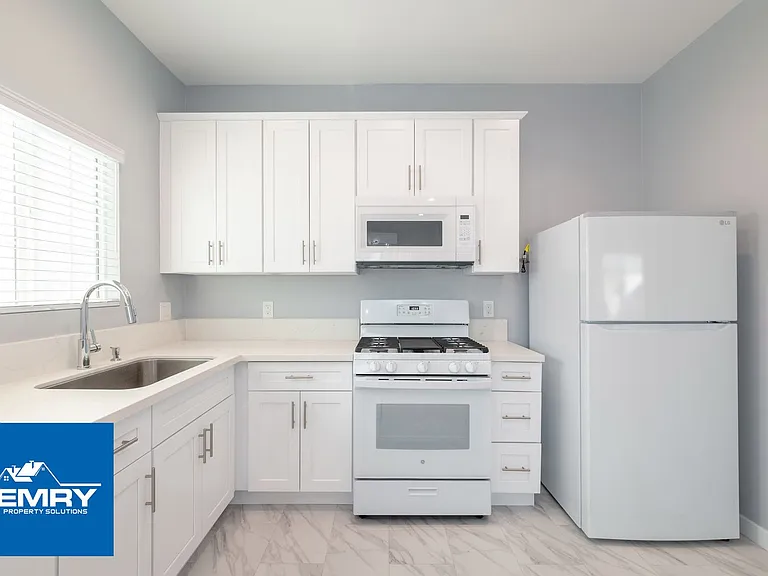 10624 Swinton Ave — Photo 5