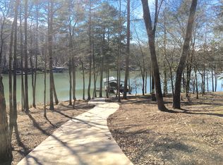 721 Kings Bench Dr, Hartwell, GA 30643