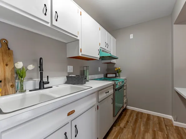 1609 E State St APT 201, Rockford, IL 61104