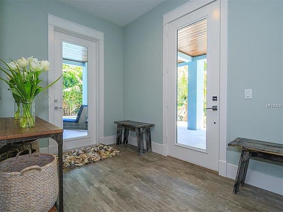 5th image of 218 Palm Ave
