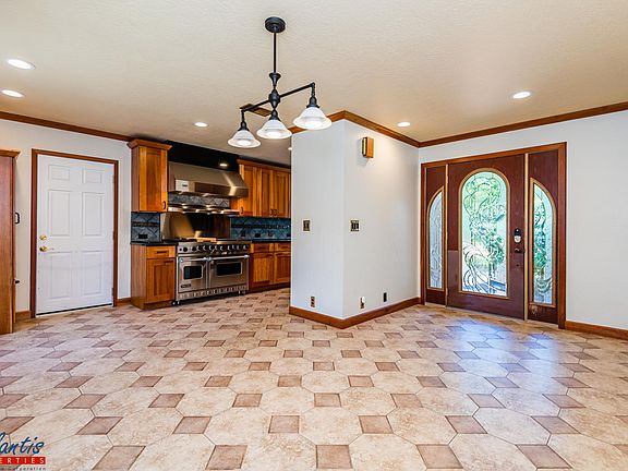 3rd image of 25 Hilary Ln
