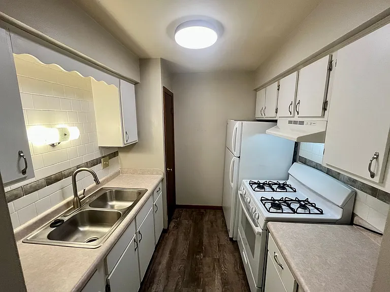 N114W15556 Sylvan Cir — Photo 6