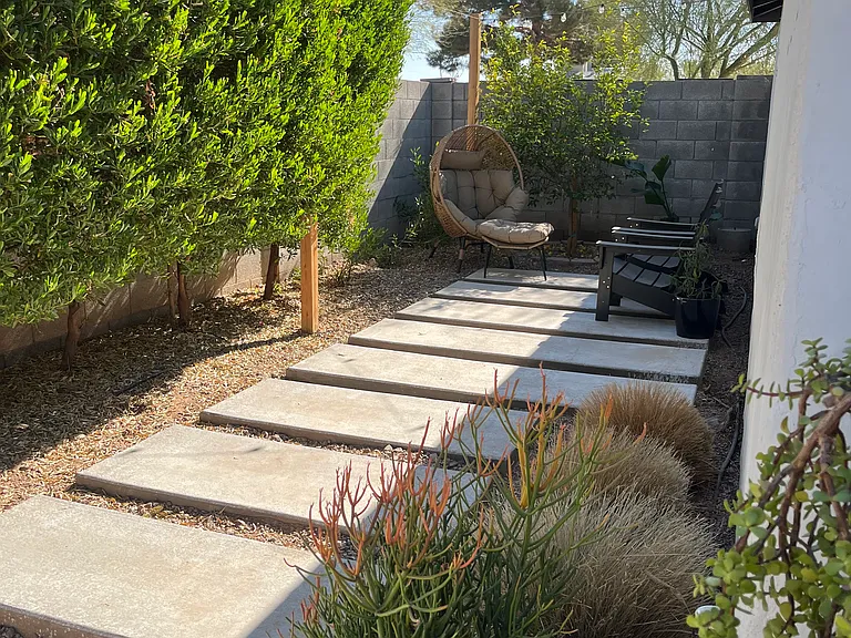 1832 E Crittenden Ln — Photo 13