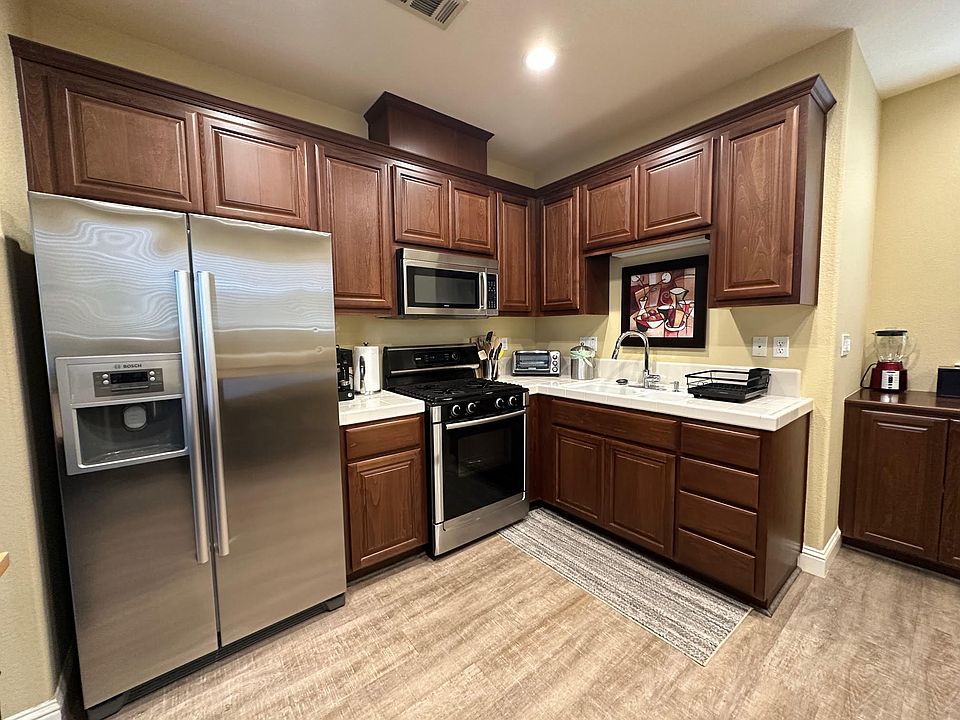 kitchen with full-size appliances (note: unit does not have a dishwasher) and fully stocked with dishes/pots&pans/utensils and small appliances