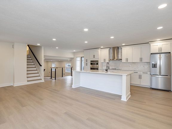 3rd image of 1091 Stanley Dr