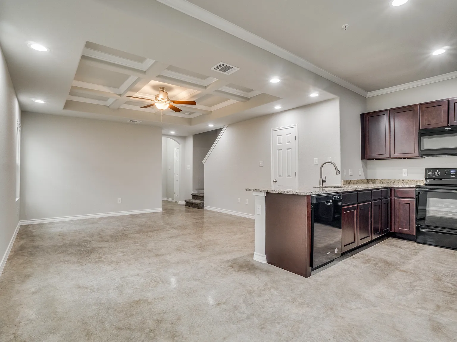 3 bed, 2.5 bath, 1219 sqft, $1,400 — Photo 3