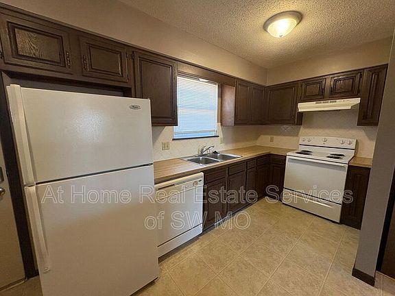 3rd image of 1822 Tower Cir