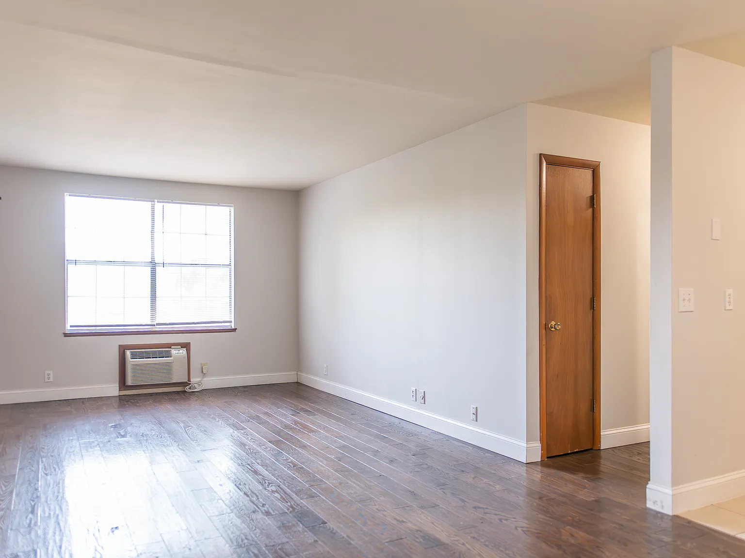 1 bed, 700 sqft, $1,250 — Photo 2