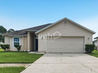 2064 Hunters Trace Cir, Middleburg, FL 32068