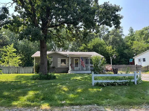 3405 Greenleaf Ave, Island Lake, IL 60042