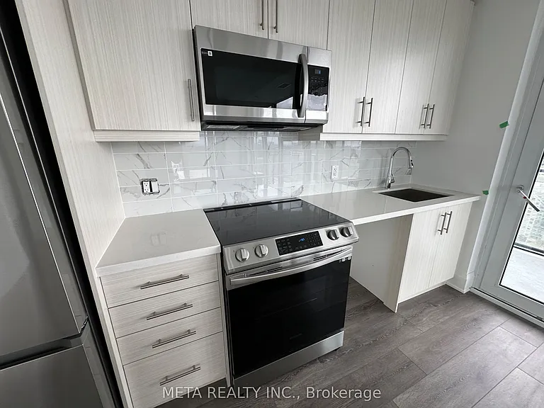 105 Oneida Cres #2710 — Photo 11