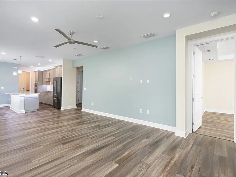 42186 Edgewater Dr — Photo 11