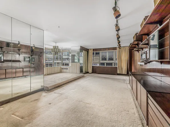 77 West 55th Street image 3 of 25