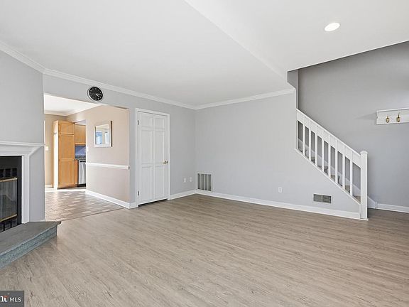5th image of 159 E Green Valley Cir