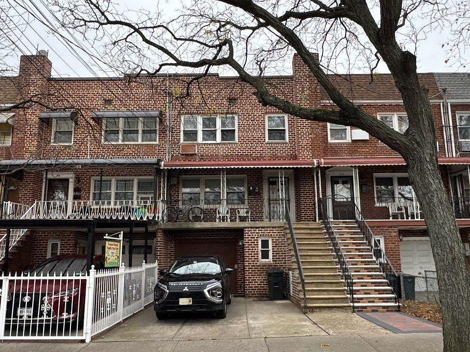 2nd image of 707 E 81st Street