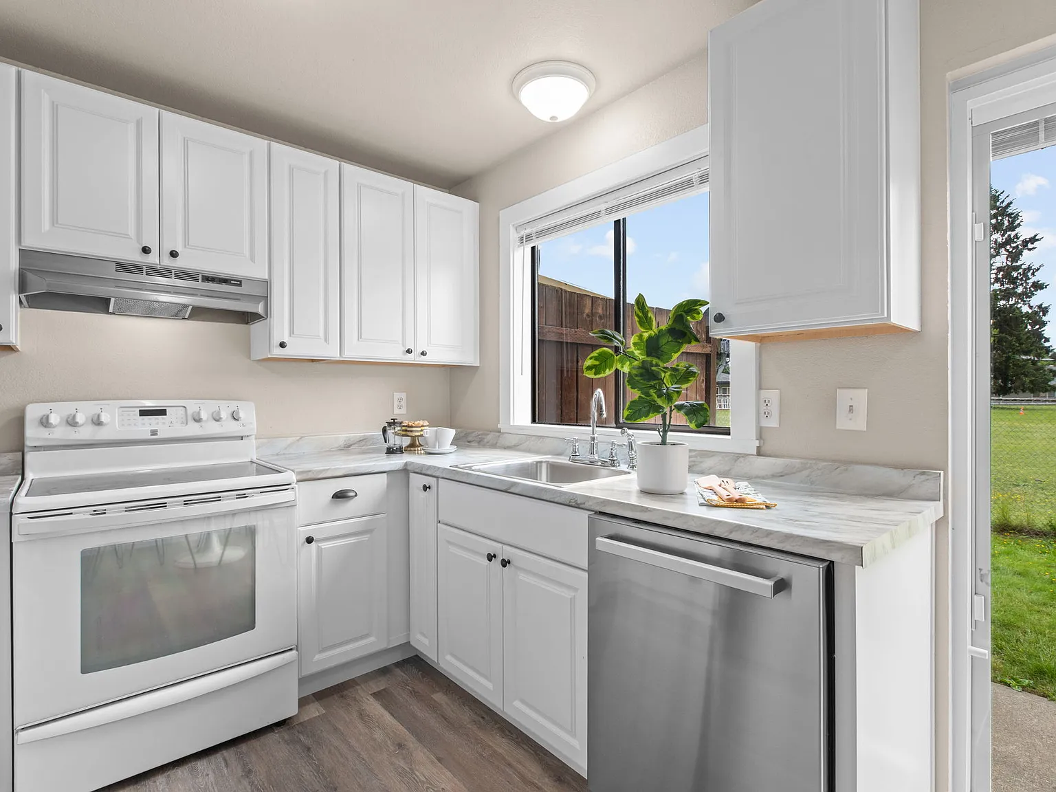 2 bed, 1.5 bath, 900 sqft, $1,950 — Photo 4