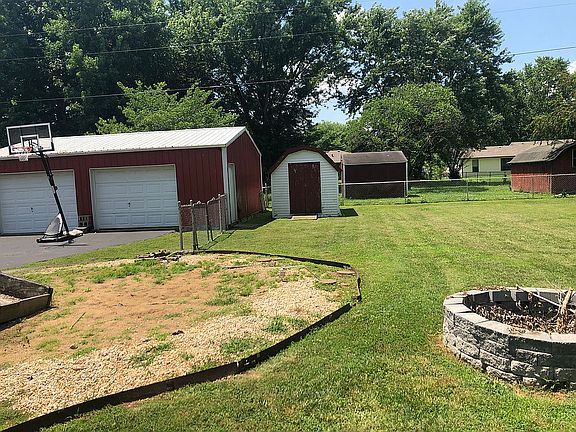 2nd image of 901 Parkland Way