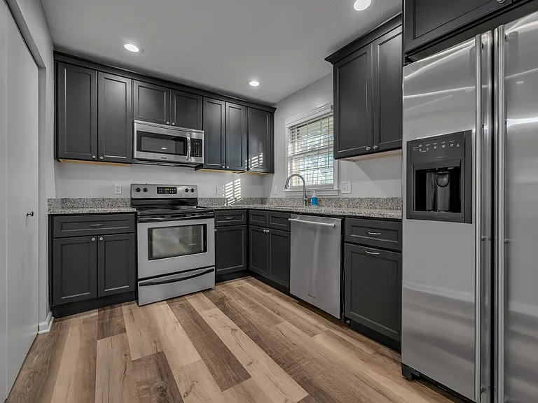 221 Quebec Way — Photo 7