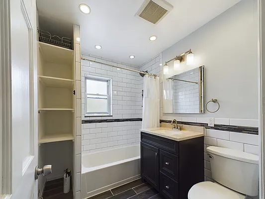 Rented by Bouklis Group | media 23