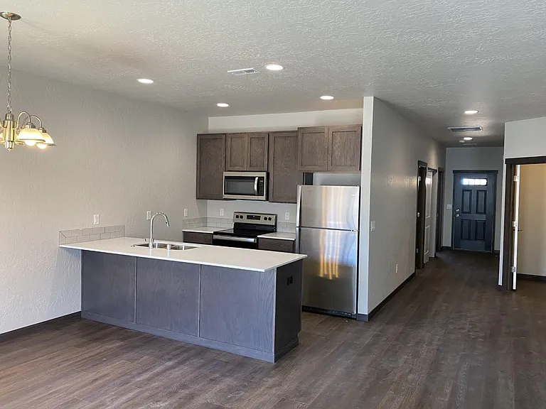 West Meadows Villas — Photo 17