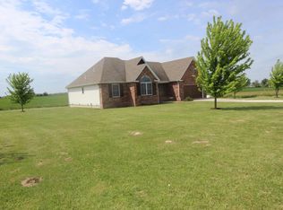 520 Stadium Dr, Seymour, MO 65746