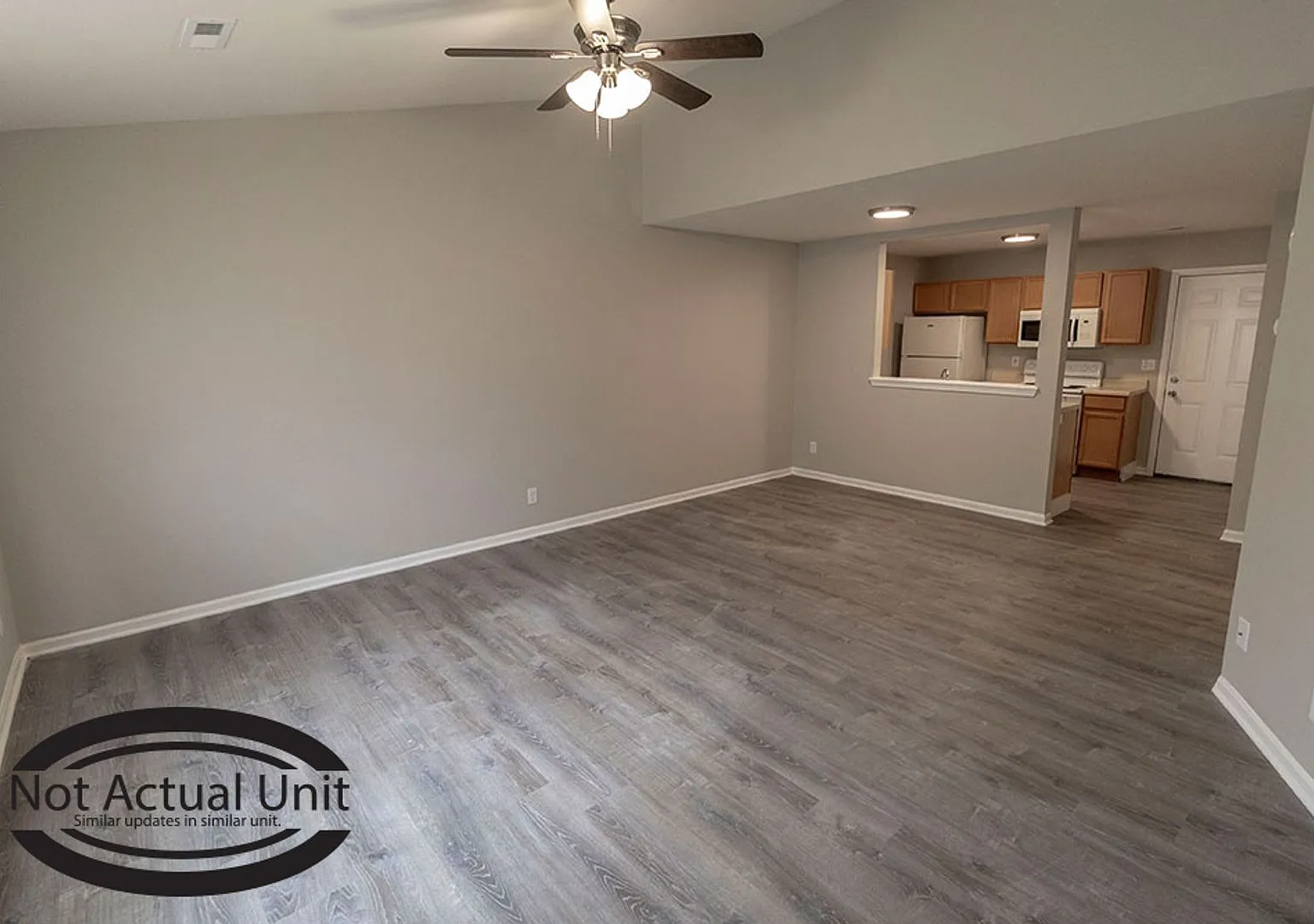 Super cute 3 bedroom duplex — Photo 2