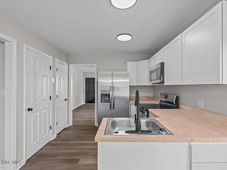 212 Lawson St — Photo 2