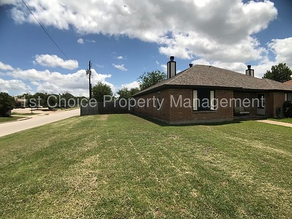 2nd image of 1000 Meadow Cir S #1000