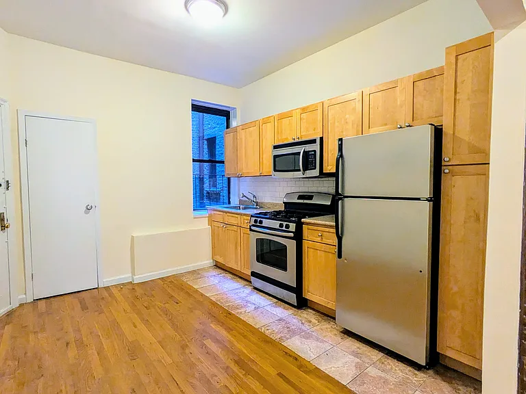 519 E 83rd St #2E — Photo 3