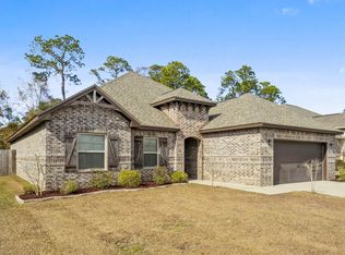 719 Champagne Dr, Biloxi, MS 39532