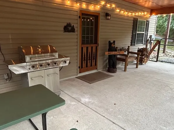 75 Oak Hills Dr, Morganton, GA 30560