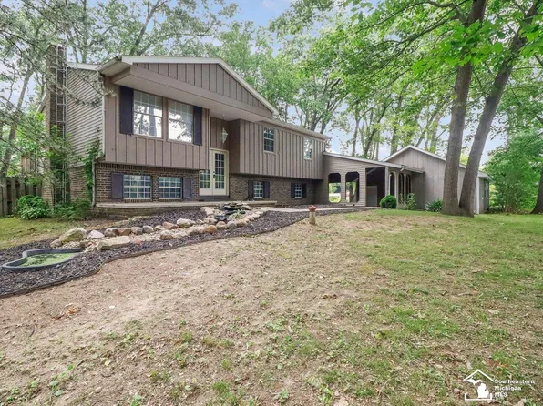 11589 Brookshire Dr, Temperance, MI 48182