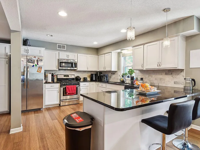 3023 Dupont Ave S #2 — Photo 11