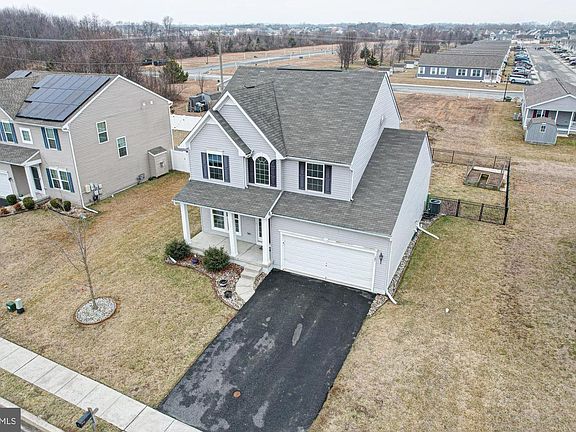 2nd image of 185 Climbing Vine Ave