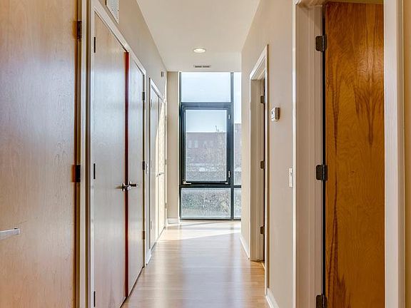 3rd image of 3946 N Ravenswood Ave APT 506