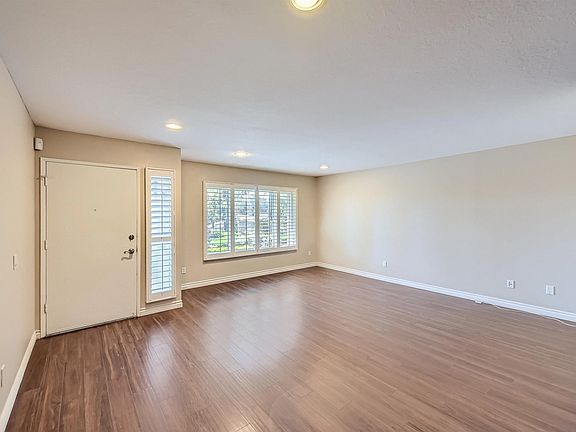 5th image of 5429 Escarchosa Ln