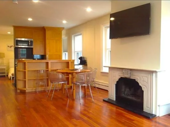 402 Commercial St APT 4, Boston, MA 02109
