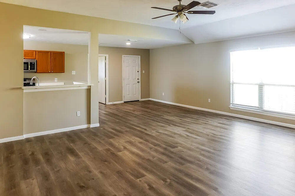 3 bed, 2.0 bath, 1474 sqft, $1,800 — Photo 3